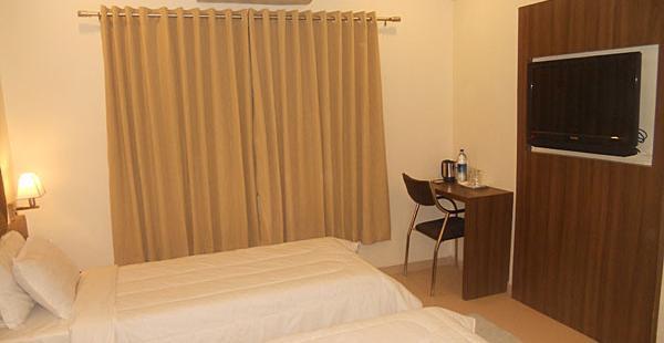 Hotel The Evergrand Palace Rajkot Extérieur photo