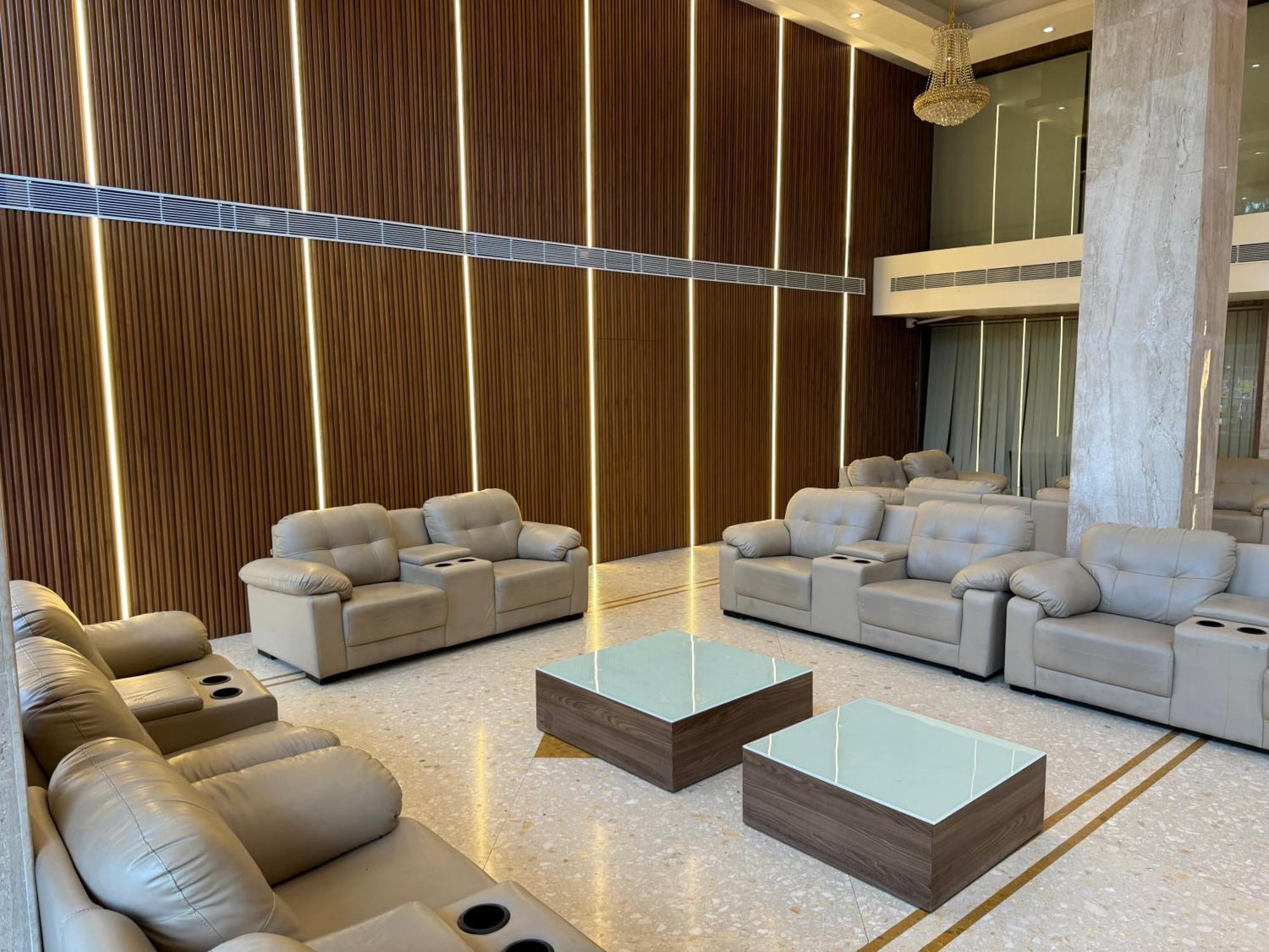 Hotel The Evergrand Palace Rajkot Extérieur photo
