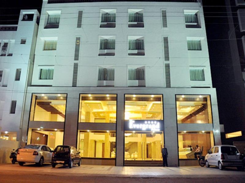Hotel The Evergrand Palace Rajkot Extérieur photo