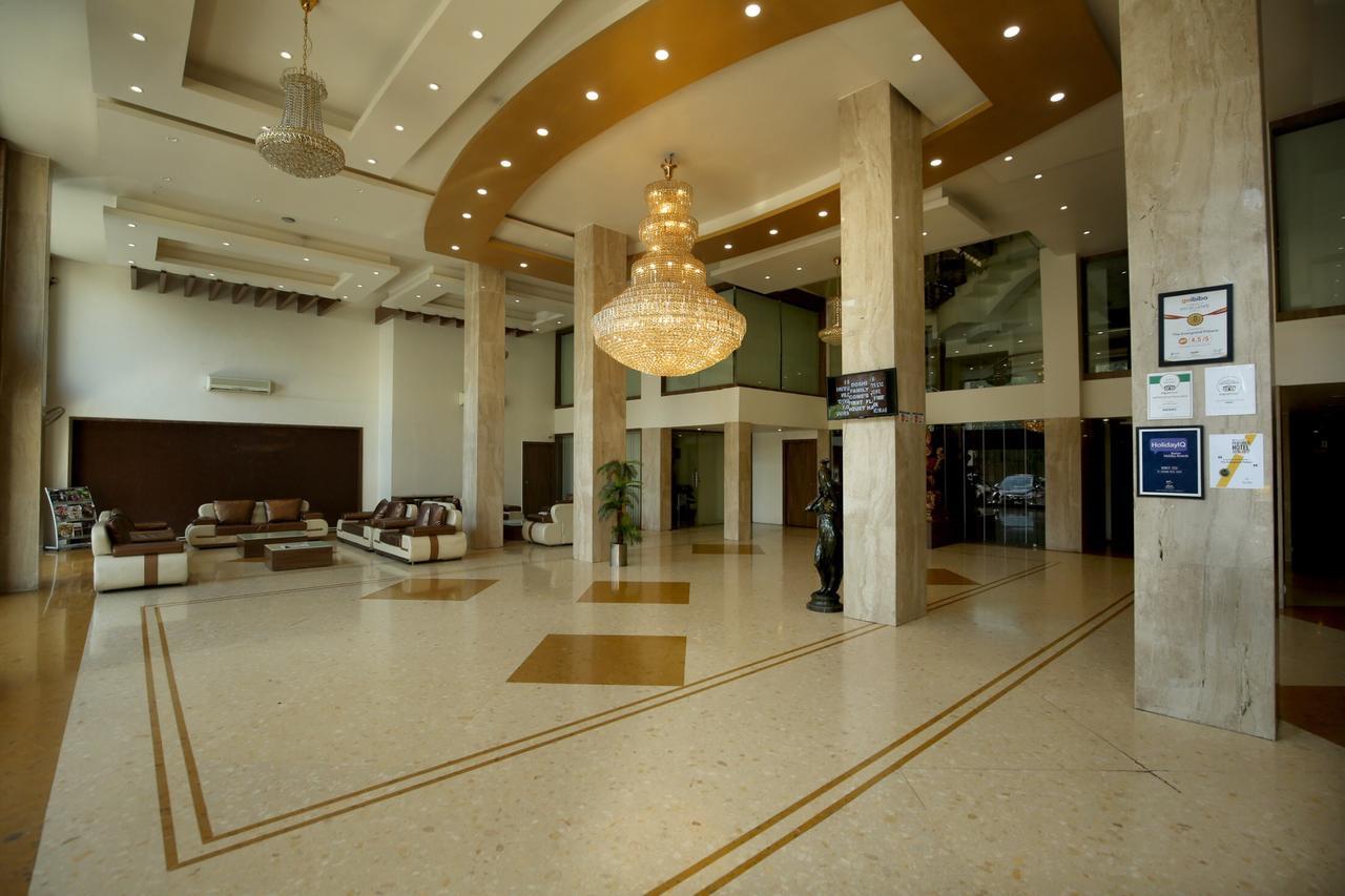 Hotel The Evergrand Palace Rajkot Extérieur photo