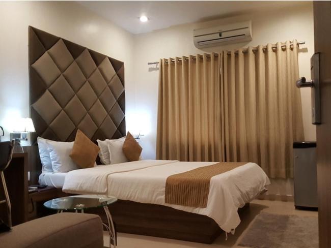 Hotel The Evergrand Palace Rajkot Extérieur photo
