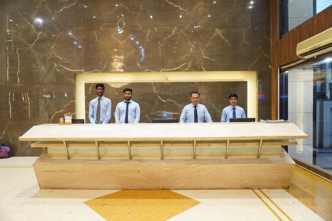 Hotel The Evergrand Palace Rajkot Extérieur photo