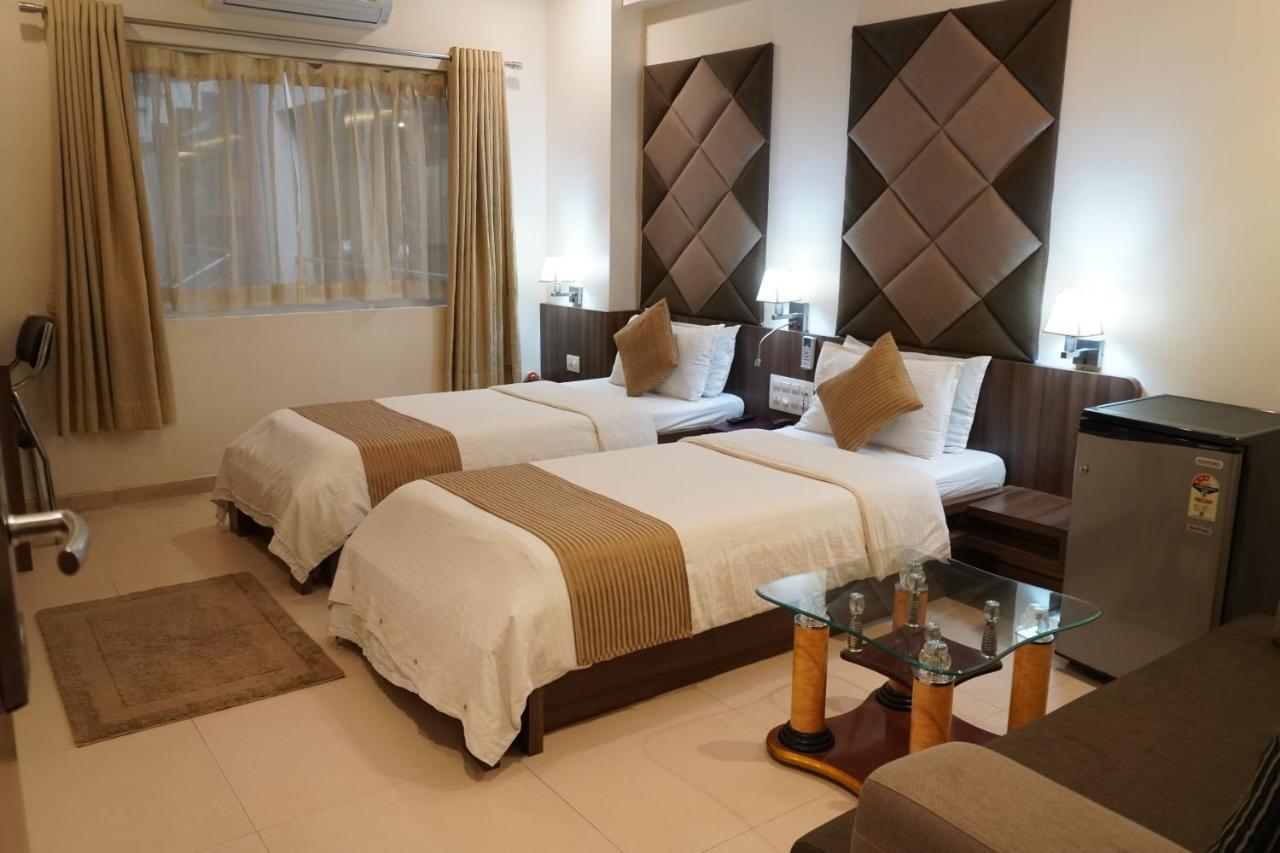 Hotel The Evergrand Palace Rajkot Extérieur photo