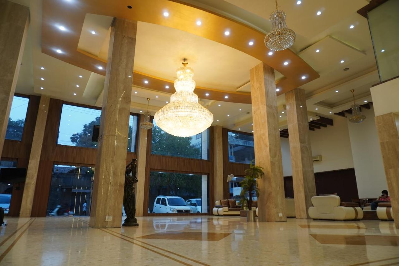 Hotel The Evergrand Palace Rajkot Extérieur photo