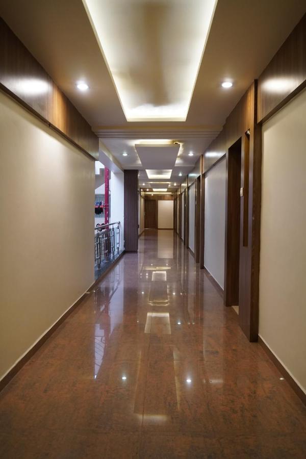 Hotel The Evergrand Palace Rajkot Extérieur photo